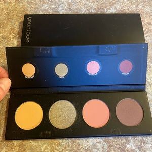 Younique Moodstruck Pressed Shadow Quad Pallette